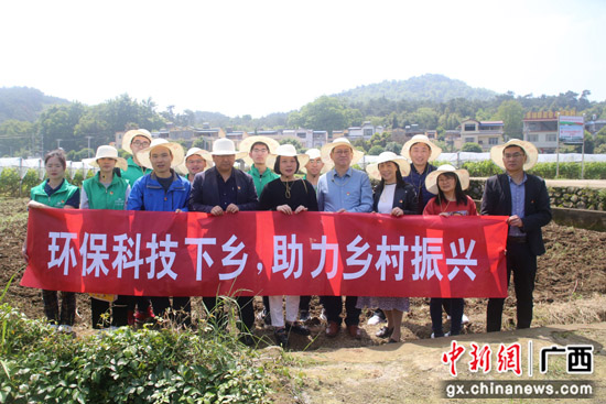 【中国新闻网】桂林理工大学学生团队坚持湿地生态保护 助力乡村振兴