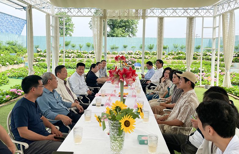 学校党委副书记齐俊斌带队赴桂林市美庐生态农业发展有限公司交流调研